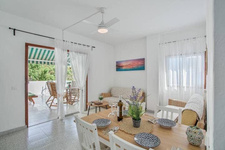 Entire apartment, Vacation 'Danoe 5' with Mountain View, Private Terrace and Wi-Fi in Mogán, South Gran Canaria