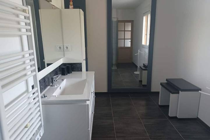 Gîte pour 6 personnes, avec terrasse et jardin dans Ardevon - 4