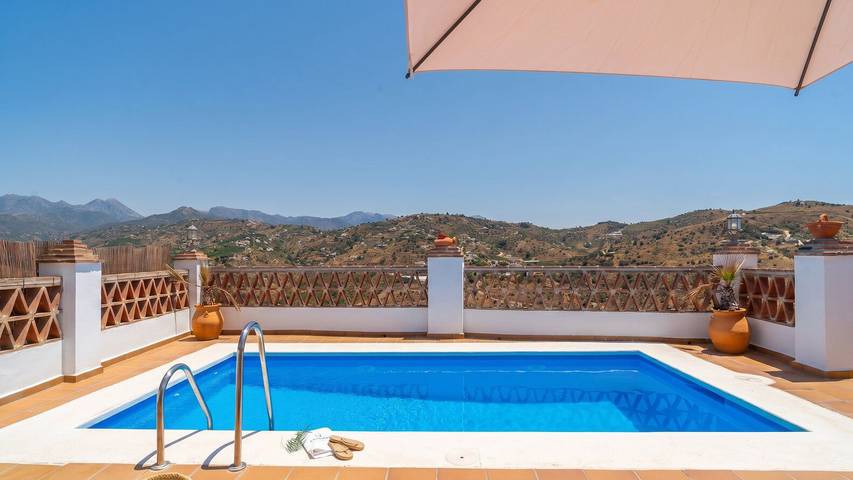 Finca für 4 Personen, mit Balkon/Terrasse und Pool in Torrox - 2