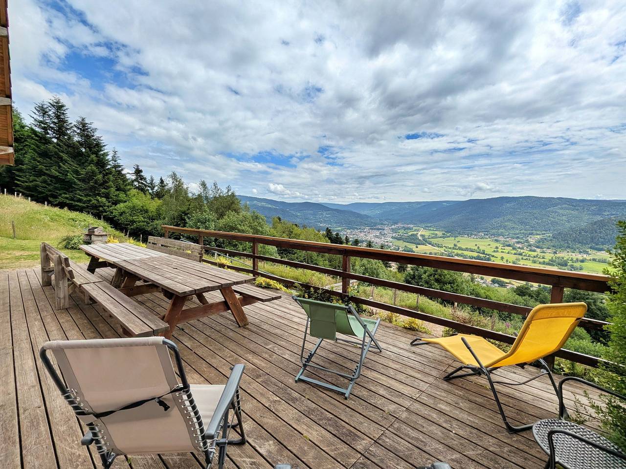 Geräumiges modernes Ferienhaus, 8 Pers, private Terrasse, Haustiere erlaubt, Wlan in Vagney, Regionaler Naturpark Belchen der Vogesen