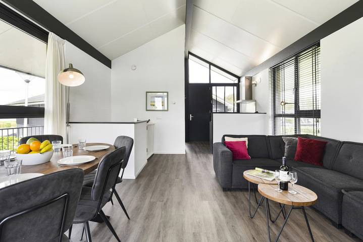 Bungalow für 4 Personen, mit Terrasse und Balkon/Terrasse in Friesland - 2