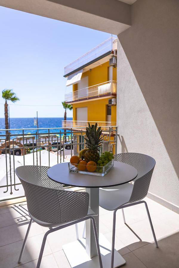 B&b per 4 persone, con Balcone e Terrazza a Letojanni