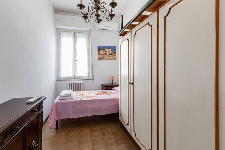 Ganze Wohnung, GuestHost - Bright apartment that accommodates up to 4 people, equipped with all the comforts for a pleasant stay, with two bedrooms and a panoramic terrace that offers a beautiful view of the Maiella and Gran Sasso mountains. The accommodation is locate in Pescara, Pescara Provinz