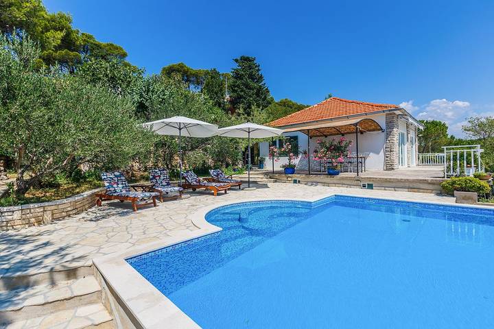 Villa for 9 people, with Garden and Pool in Tisno