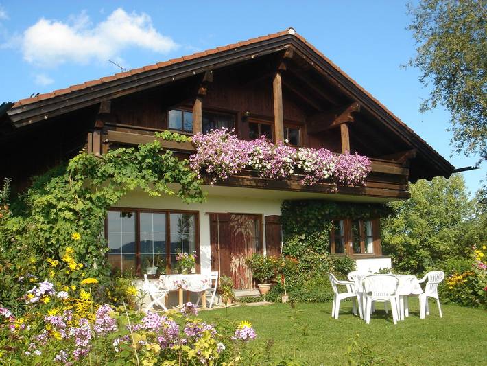 Ferienwohnung für 4 Personen, mit Balkon und Seeblick in Hopferau
