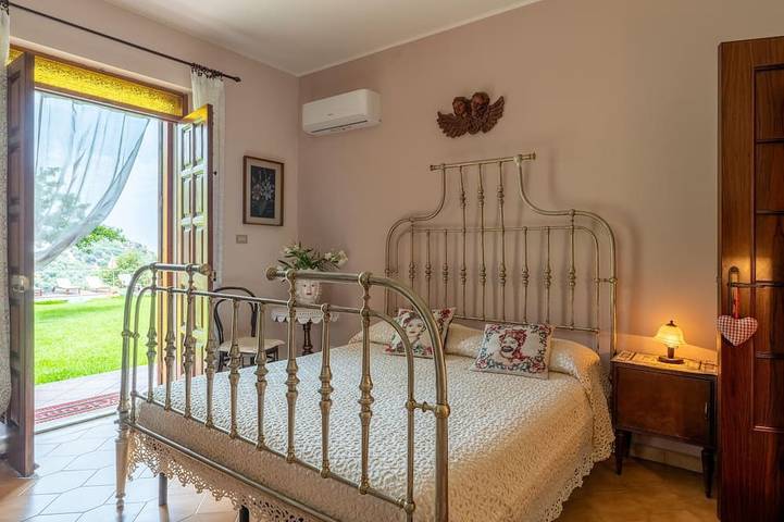 Villa in campagna con piscina in Acquedolci, Monti Nebrodi