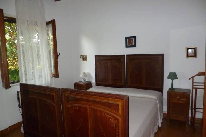 Large single-family villa with 1300 sq m tree-lined garden a stone's throw from the sea in Torre Olevola, San Felice Circeo
