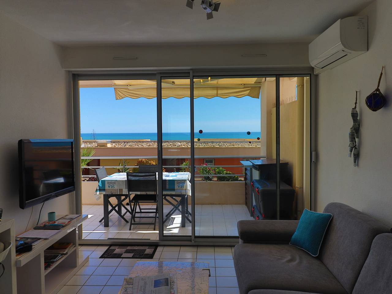 Entire apartment, Stunning 2-room apartment with air conditioning and private parking in Sete, Côte d'Améthyste