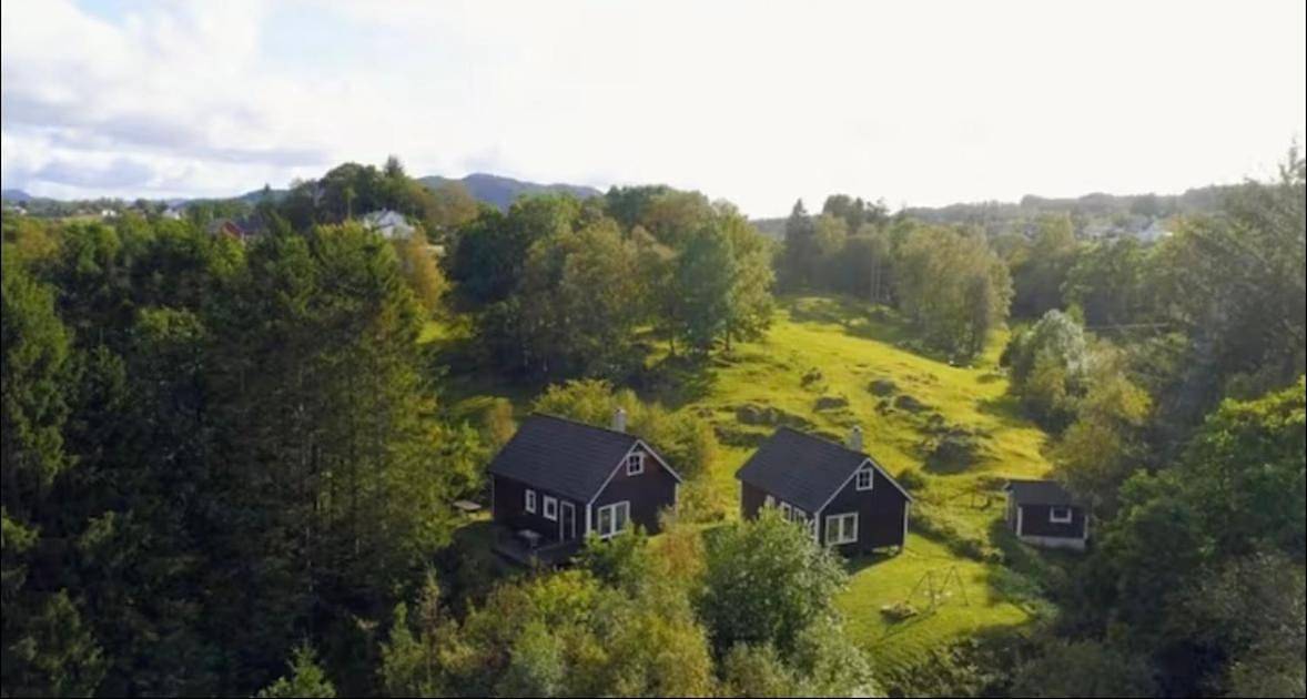 Ganze Wohnung, Cabin with a view to water in Fitjar