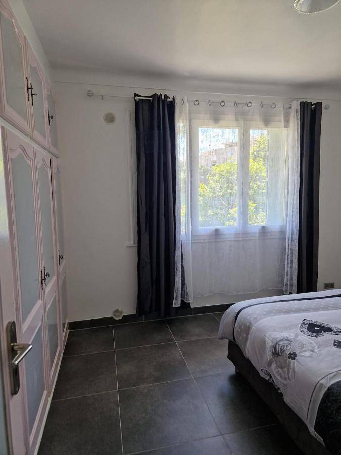 Gîte pour 4 personnes, avec terrasse et jardin dans Port du Cros de cagnes - 4