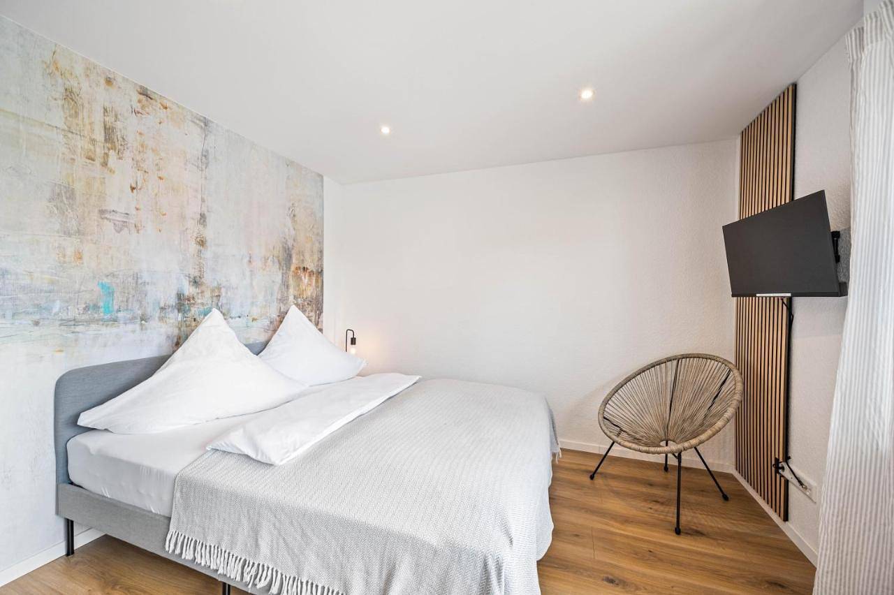 Ganze Wohnung, One-Bedroom Apartment in Lampertheim, Bergstraße
