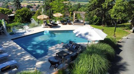 Chambre d’hôte pour 2 personnes, avec piscine ainsi que jacuzzi et jardin, animaux acceptés dans l' Ain