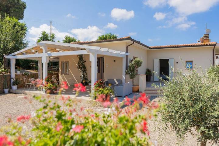 B&b voor 3 personen, with tuin and uitzicht as well as terras op Elba