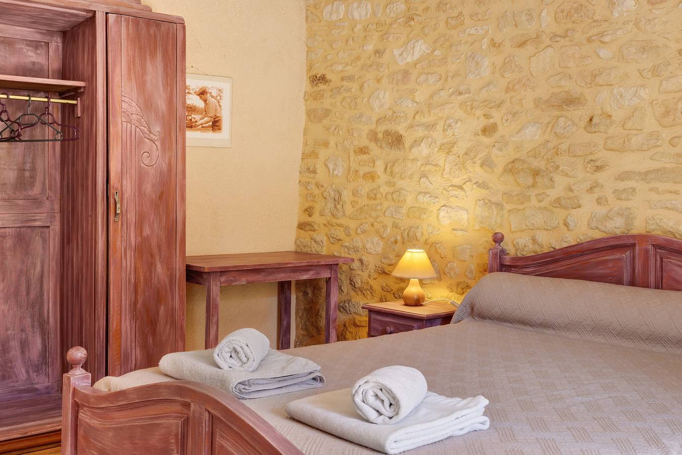 Chambre d’hôtes « La Ferme De La Croix D’allon » avec piscine, jardin et Wi-Fi partagés in Sarlat-la-Canéda, Périgord Noir