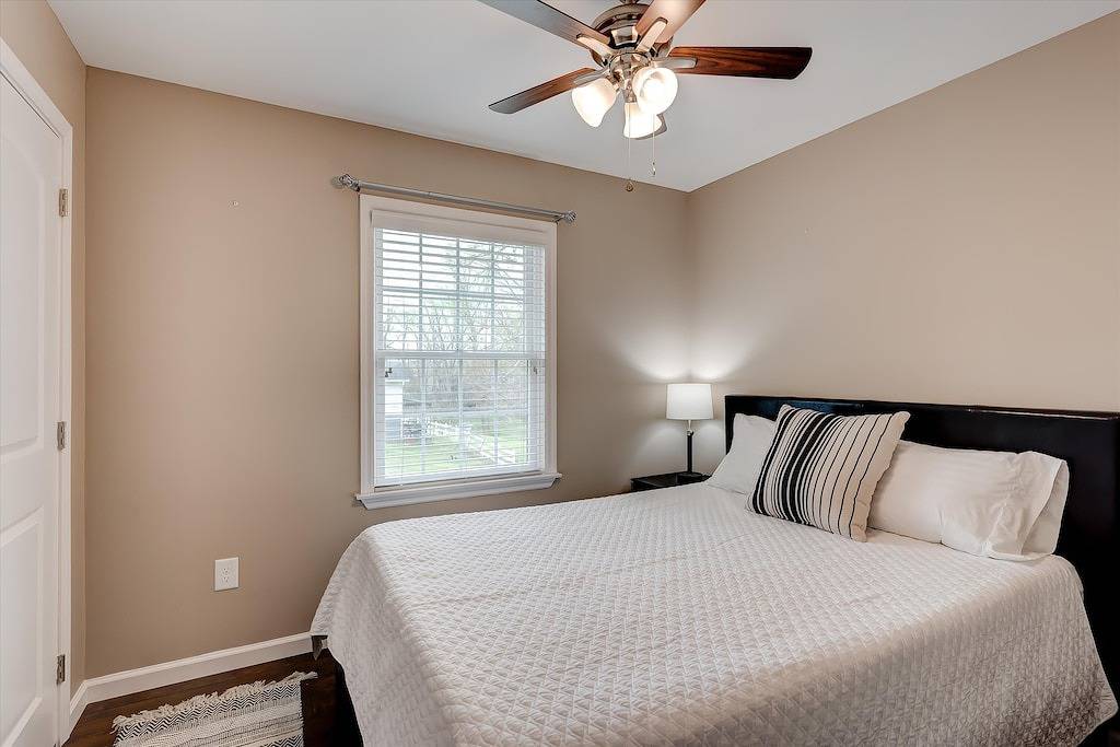 Brand new home - 5 min to Etsu - Comfort & Convenience in Johnson City, Blue Ridge Mountains