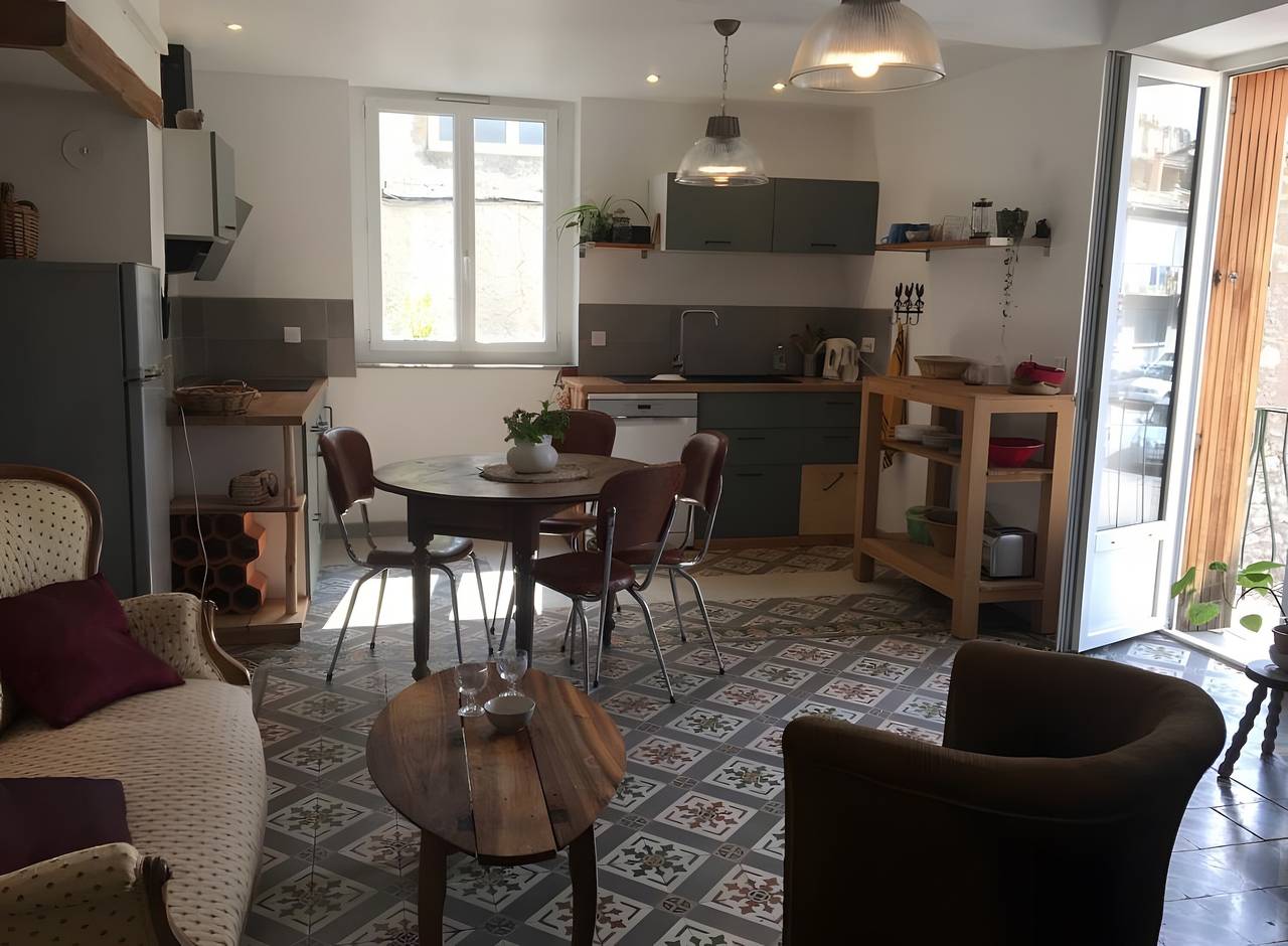 Apartamento entero, Apartamento 'Maison La Placette, Plan D'eau' con balcón, Wi-Fi y aire acondicionado in Sisteron, Forcalquier region