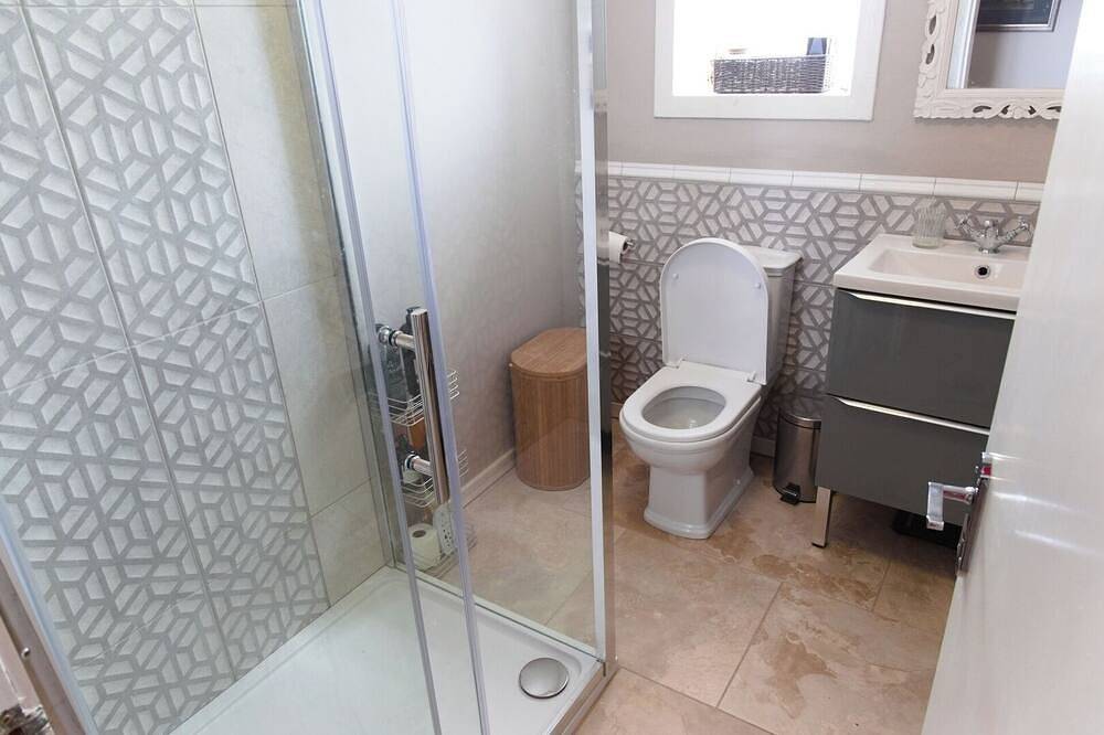 Ganze Wohnung, Cosy 1-Bedroom Flat, Walk to Beaches in Troon, Firth Of Clyde
