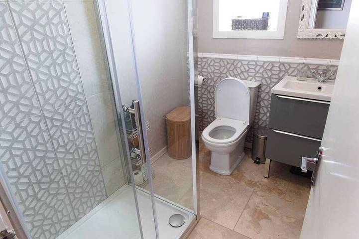 Ganze Wohnung, Cosy 1-Bedroom Flat, Walk to Beaches in Troon, Firth Of Clyde