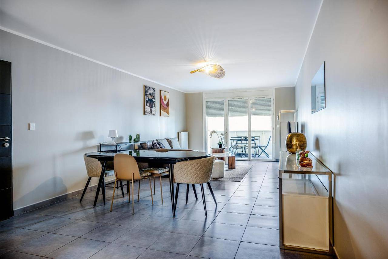 Appartement entier, Two-Room Apartment in Saint-Genis-Pouilly, Gex