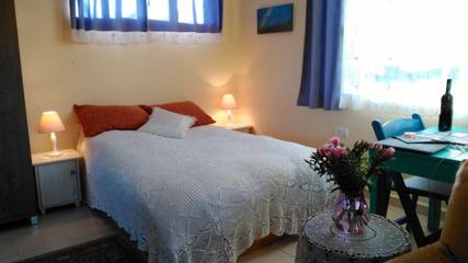Cottage pour 2 personnes, avec jacuzzi ainsi que piscine et jardin dans Cesaree