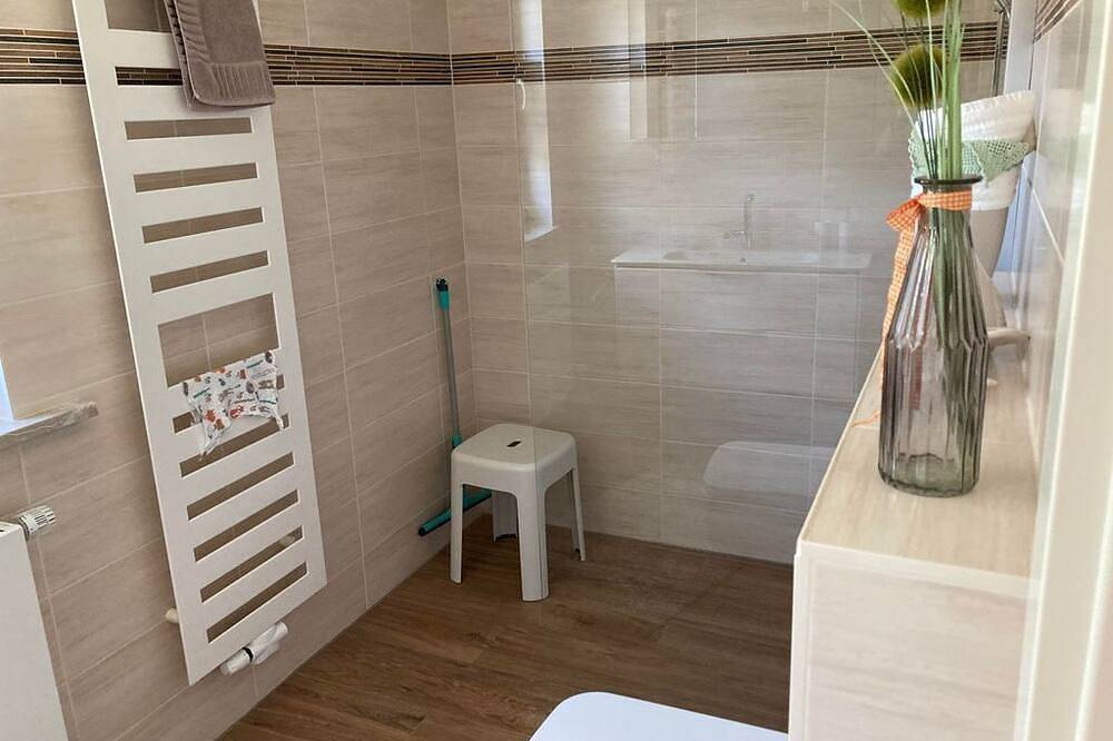 Apartamento inteiro, Vacation apartment Residenz zur Ahlsburg - Apartment with 2 bedrooms in Einbeck, Weser Hills