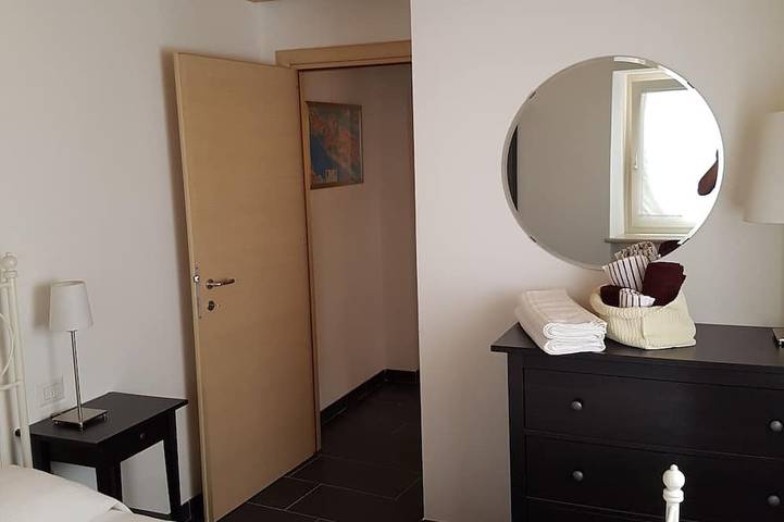 Ganze Wohnung, August Angebot Apartment a. 50 mt. vom sehr schönen strand in Cassone di Malcesine, Malcesine