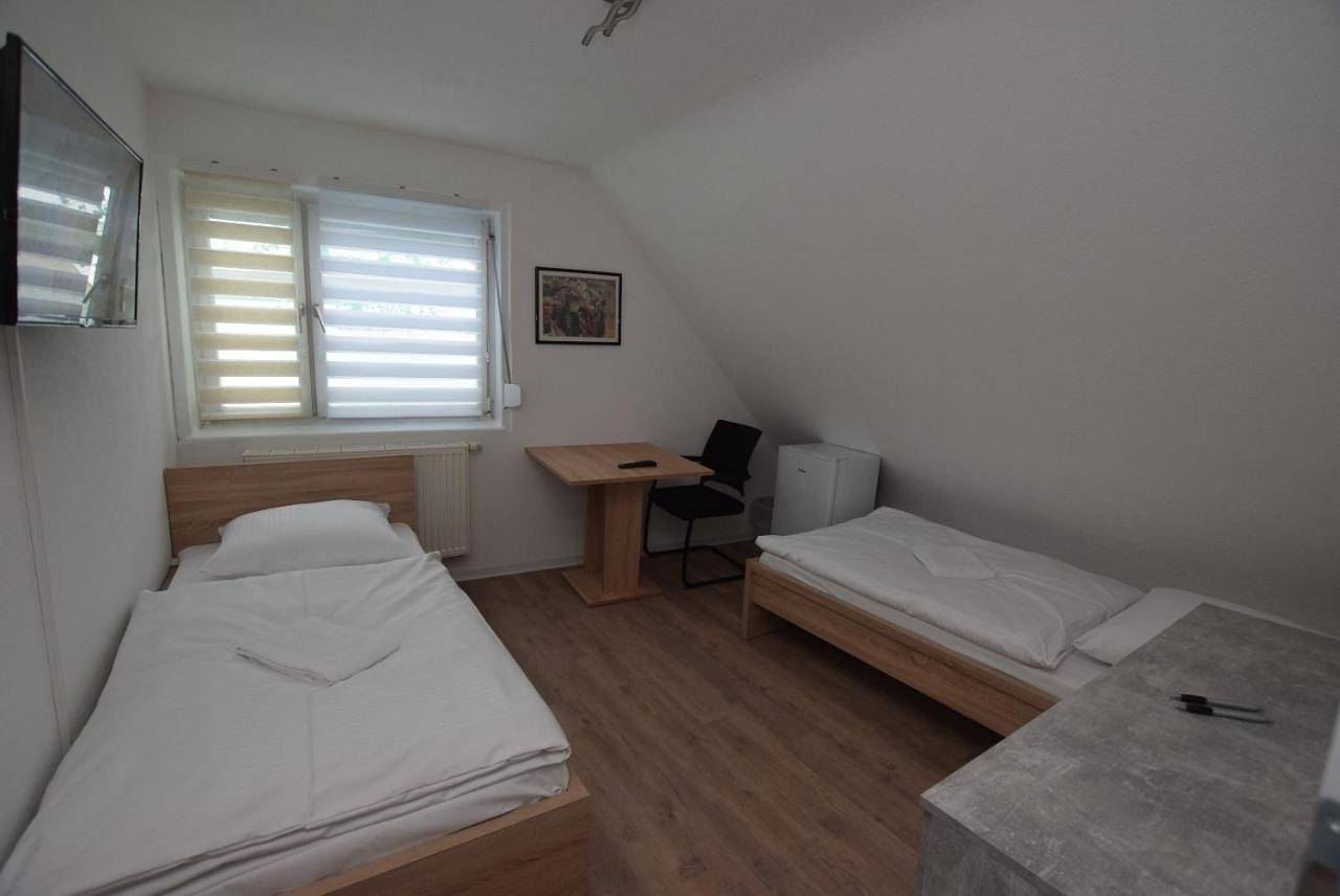 Single Room with Shared Bathroom in Möhringen, Stuttgart