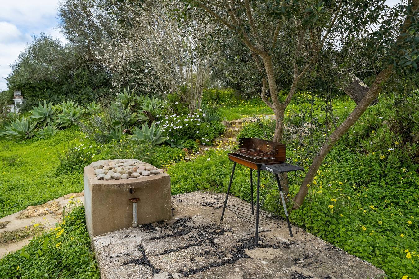 Villa 'Sunrise' with Private Terrace, Private Garden and Wi-Fi in Lagoa, Faro Distrikt