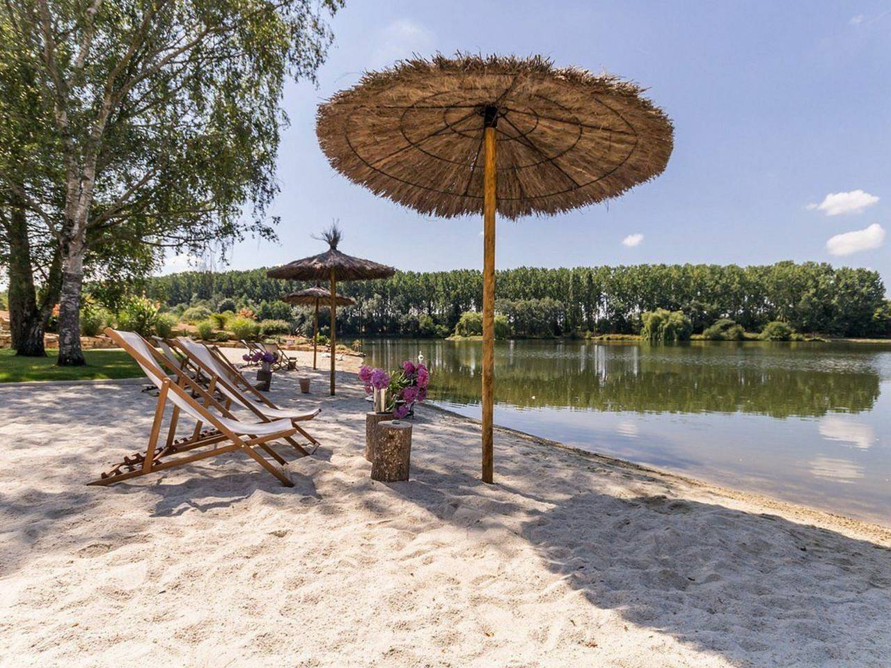 Villa Contemporaine avec Spa, Sauna, Piscine et Île Privative près de Nantes in Ligné, Vallée de la Loire