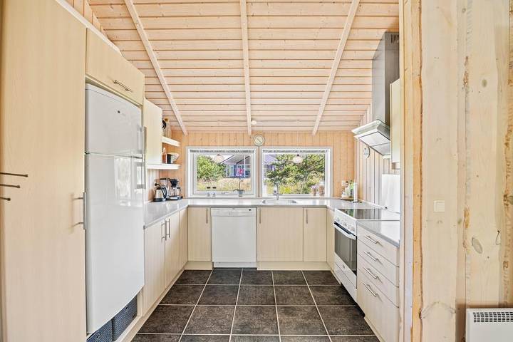Ferienhaus mit Holzterrasse, 400 Meter zum Strand in Henne, Varde