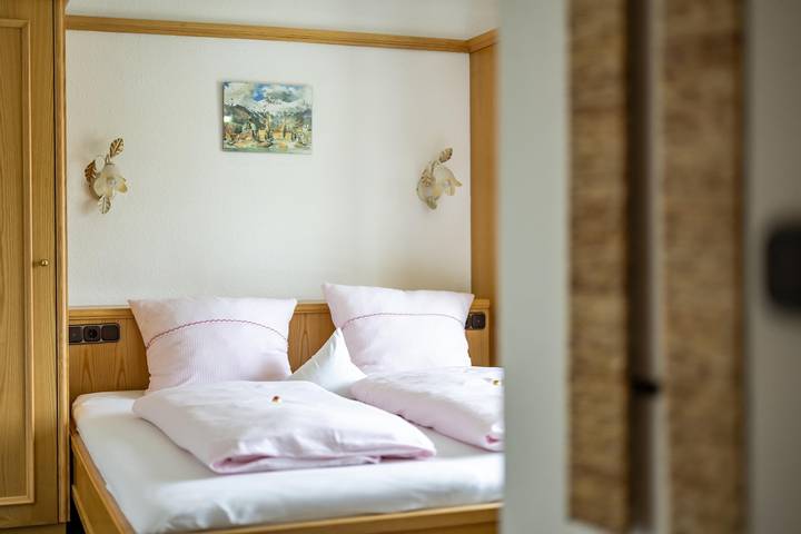 Gîte pour 4 personnes, avec terrasse ainsi que jacuzzi et sauna, animaux acceptés à Riezlern - 4