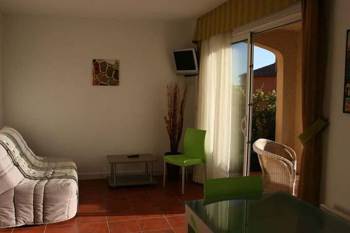 Gîte pour 4 personnes, avec terrasse ainsi que jardin et piscine à Sainte-Cécile-les-Vignes - 4