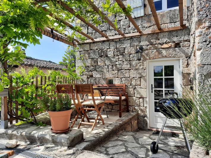 Gîte pour 4 personnes, avec piscine, adapté aux familles