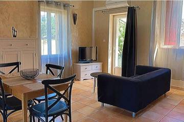 Gîte pour 4 personnes, avec piscine ainsi que jacuzzi et jardin à Saint-Paulet-de-Caisson