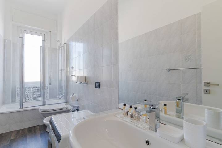 Ganze Wohnung, Ferienwohnung für 4 Personen mit Balkon in Giambellino-Lorenteggio, Mailand
