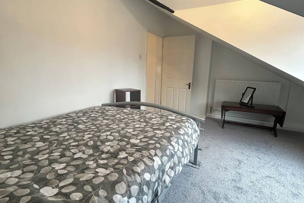 3 Bedroom Lovely Calm Independent Family Home in Bexley, Londres