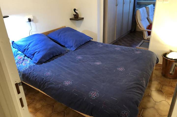 Ganze Wohnung, 🌊 Meerblick & Ruhe im Hafen von Hyères: 3-Zimmer-Wohnung mit Klimaanlage, 200 m vom Strand entfernt in Hyeres, Parc national Port-Cros
