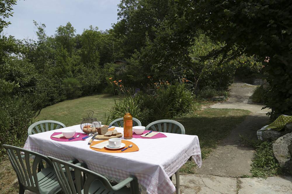 Amoureux de la nature, rivières, piscine hors sol, près de Céret, in Saint-Laurent-de-Cerdans, Région de Céret
