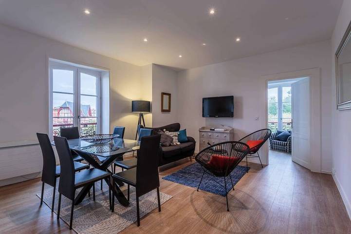 Gîte pour 4 personnes, avec piscine dans Plage du Miramar