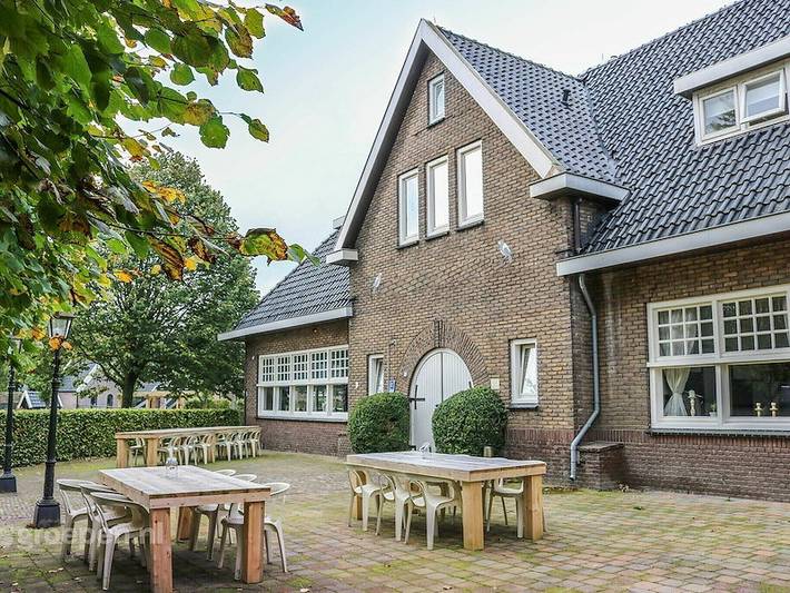 Vakantiehuis voor 30 personen, with Balkon/Terras and Terras as well as Tuin in Dwingeloo