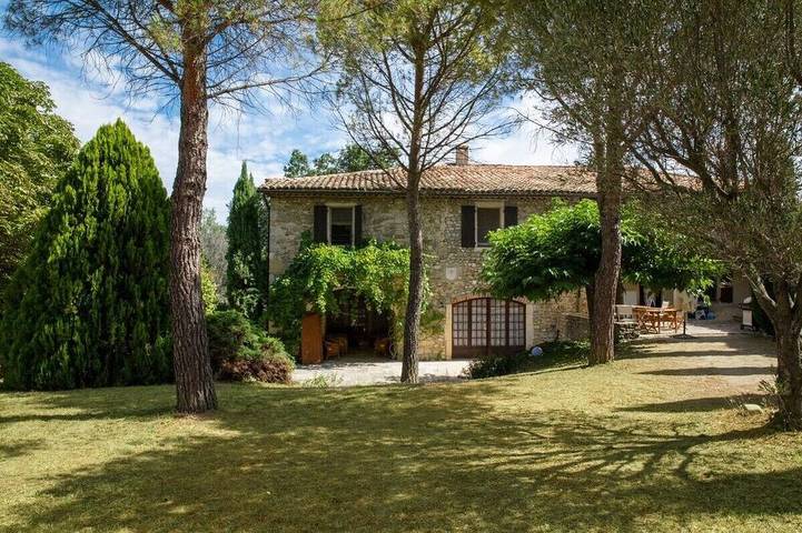Location de vacances pour 15 personnes, avec Balcon et Jardin à La Laupie