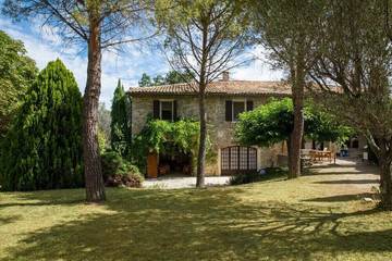 Location de vacances pour 19 personnes, avec jardin, animaux acceptés à La Laupie