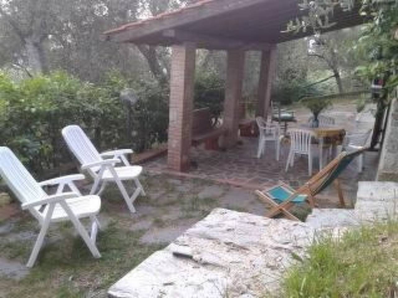 Rustico inmitten eines Olivenhainens in Camaiore, Italienische Riviera