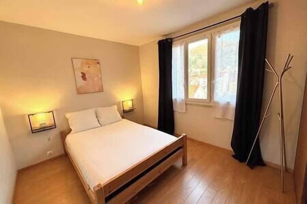 Entire apartment, Charming F2 in the heart of Royat in Royat, Volcans d'Auvergne Regional Nature Park