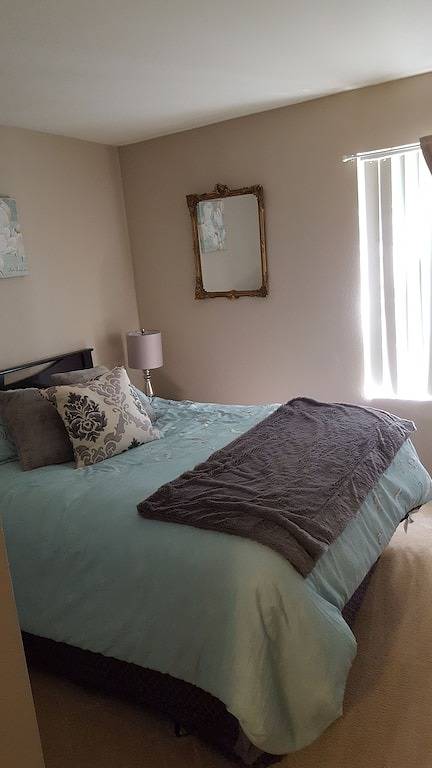 Ganze Wohnung, Auf den Spuren von Summerlin, 3 Br., 2 Ba. Neu aktualisierte Wohnung in Las Vegas, Red Rock Canyon