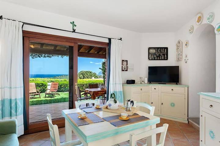 Villa per 4 persone, con panorama e giardino a Porto San Paolo