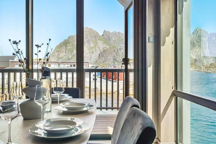 Gîte pour 10 personnes, avec terrasse dans Henningsvær