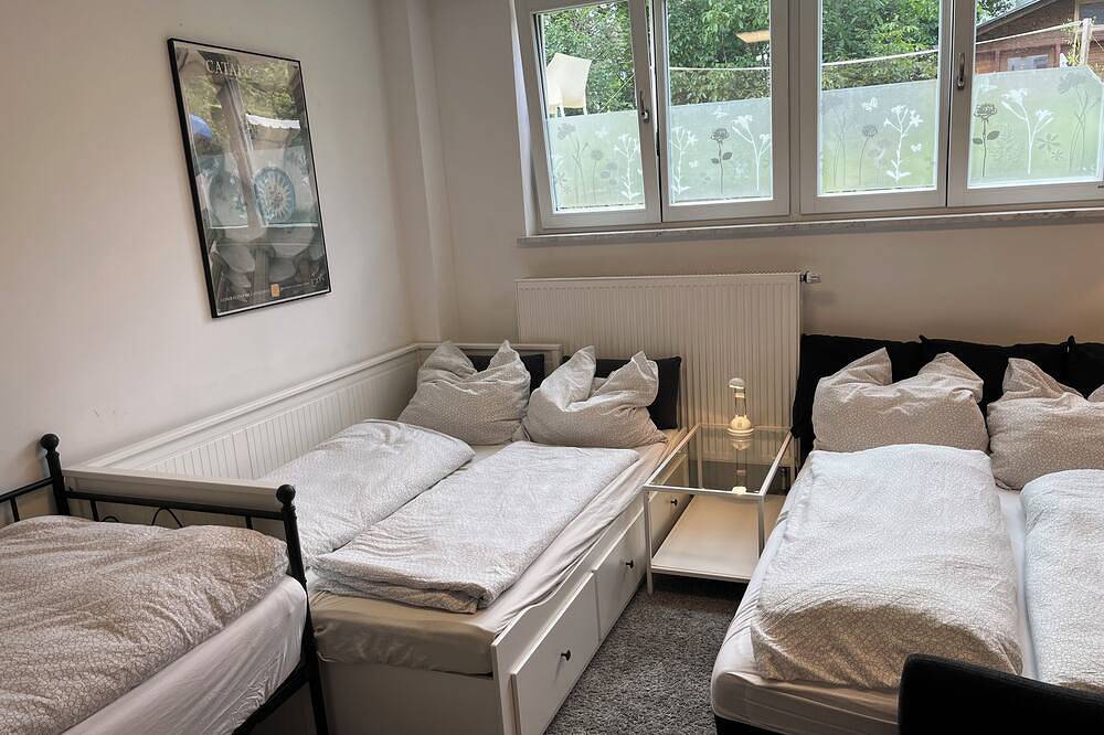 Spacious and quiet 1-bedroom place in Munich. Fully equipped sleeps 7 guests! in München Ramersdorf, München