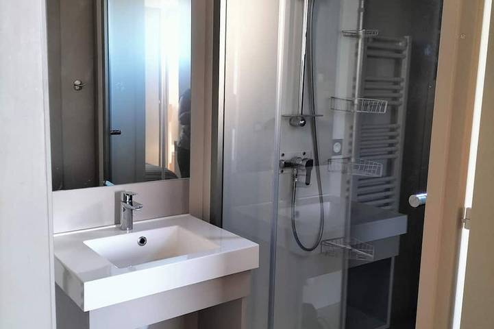 Quiet chalet in a residential leisure park near Marseillan in Pomérols, Mittelmeerküste (Frankreich)