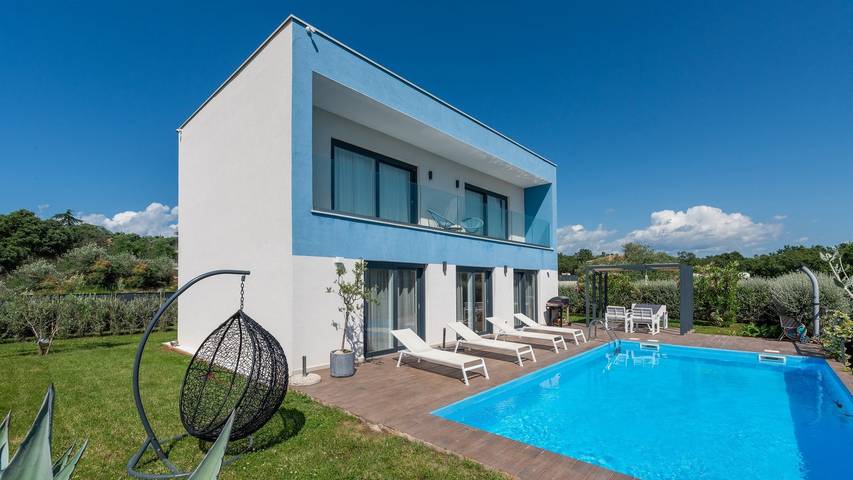 Villa für 4 Personen, mit Balkon/Terrasse und Garten sowie Pool in Umag